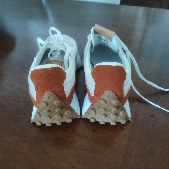 New Balance 327 Womens Sneakers - Picture 2 of 4